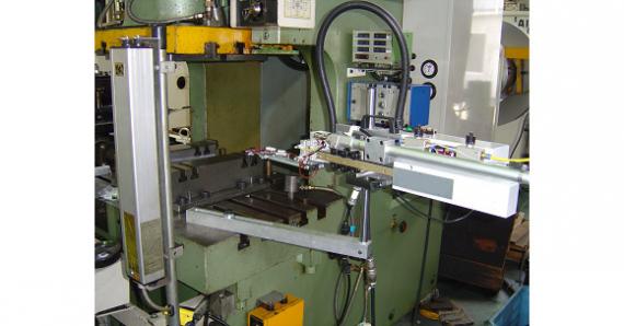 Universal ejection device for injection molding machine